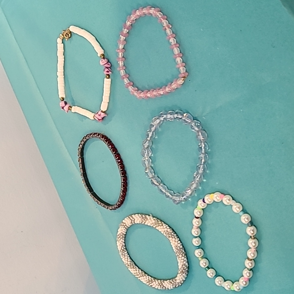 6 bracelets - Picture 1 of 7